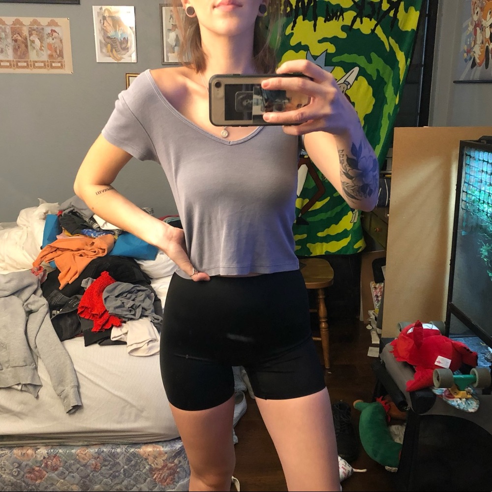 grey/blue target crop top T-shirt